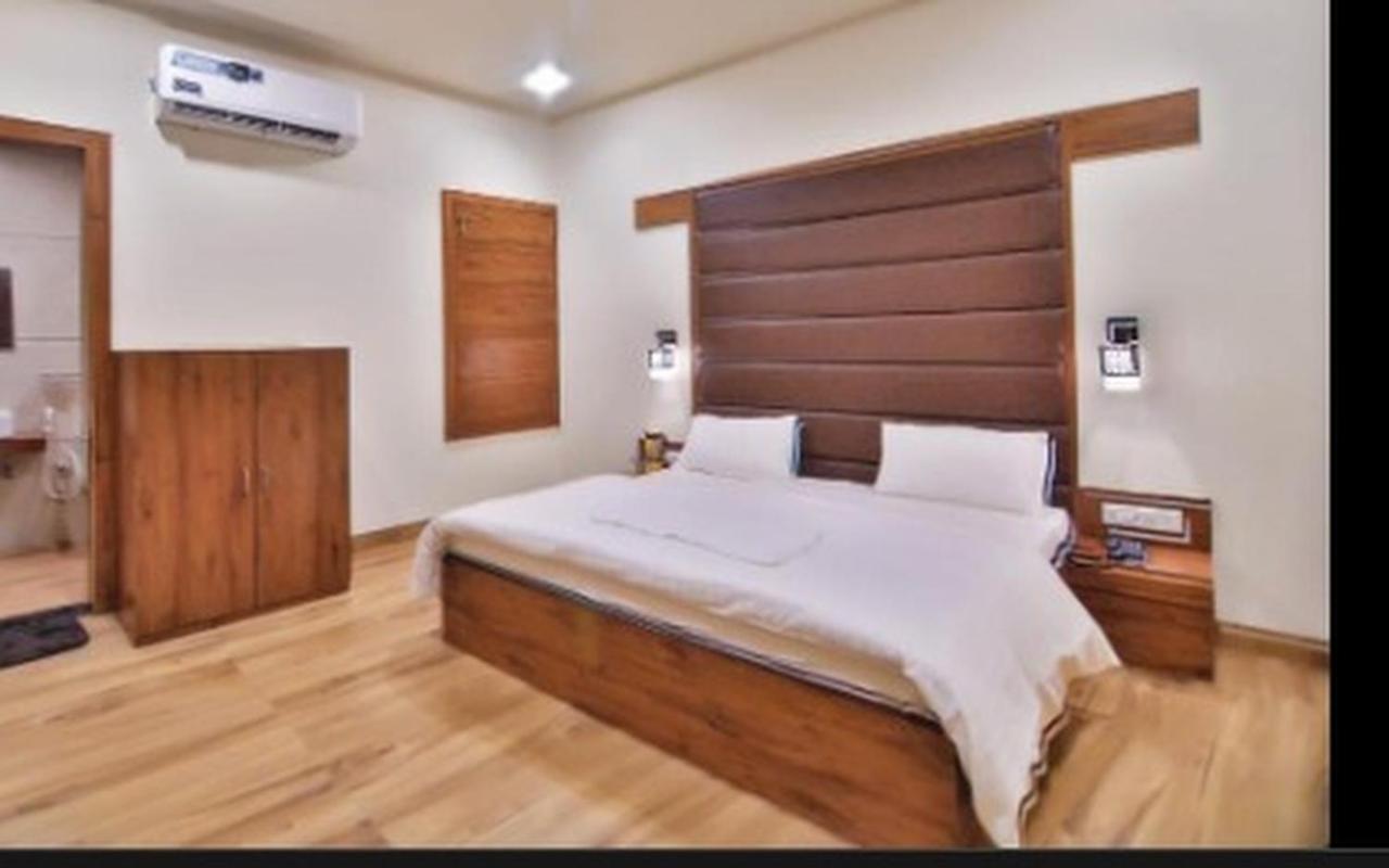 Hotel B P Emerald 马图拉 外观 照片