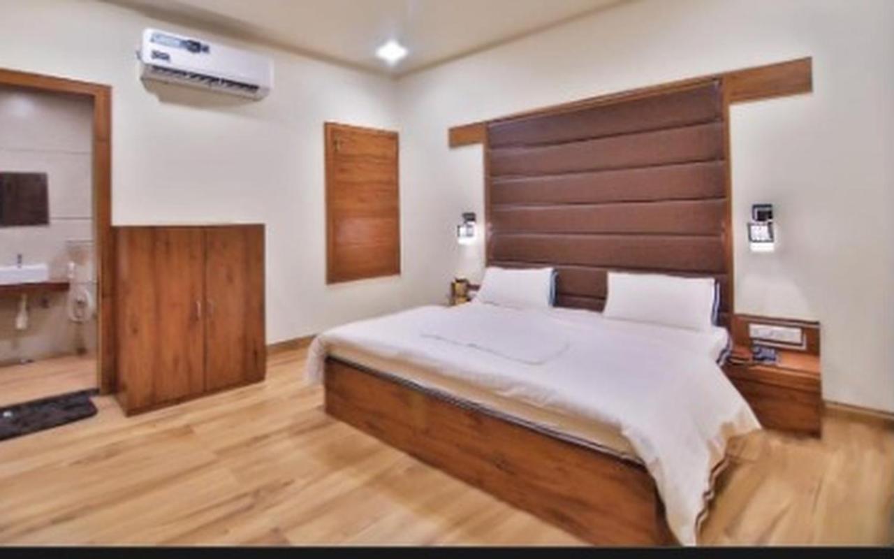 Hotel B P Emerald 马图拉 外观 照片