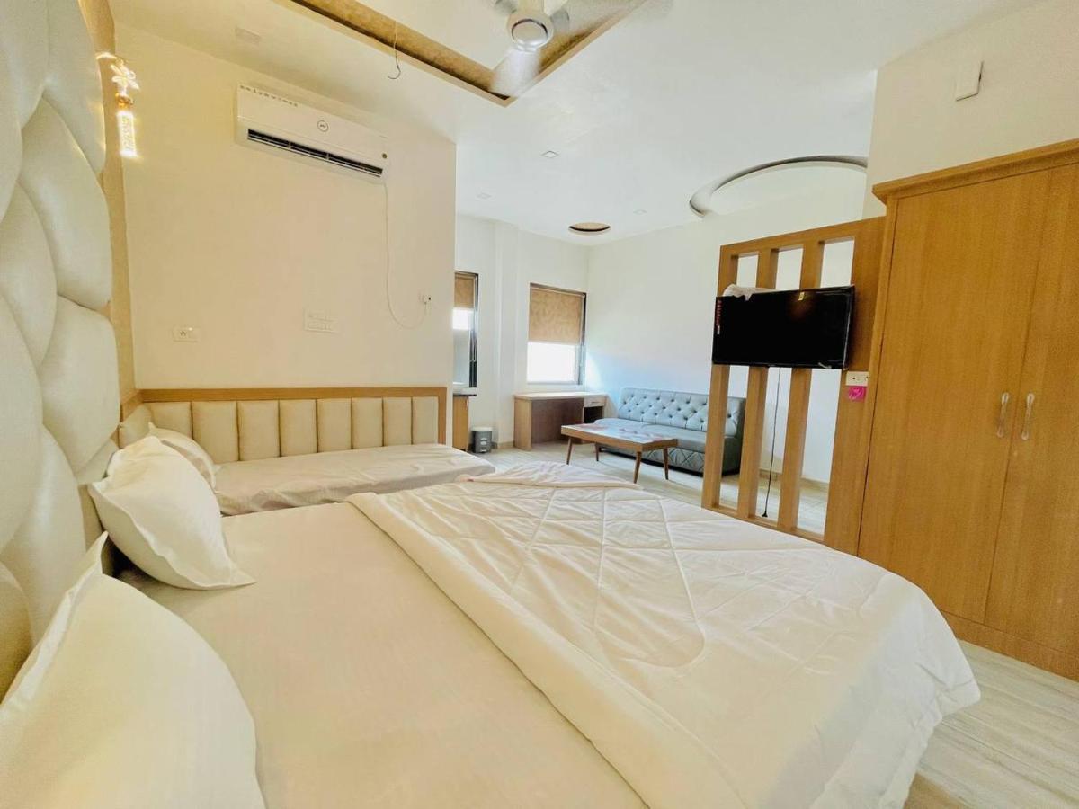 Hotel B P Emerald 马图拉 外观 照片