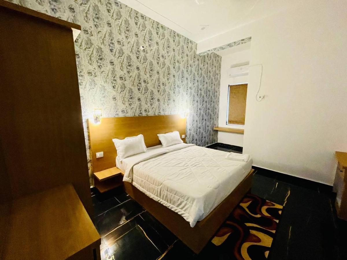 Hotel B P Emerald 马图拉 外观 照片