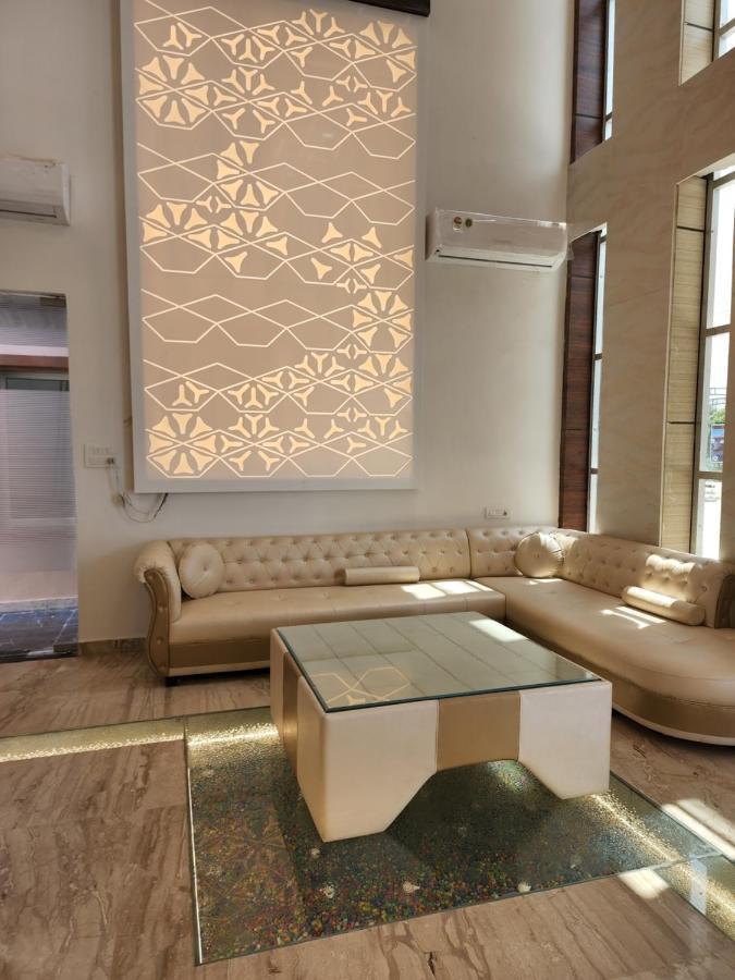 Hotel B P Emerald 马图拉 外观 照片