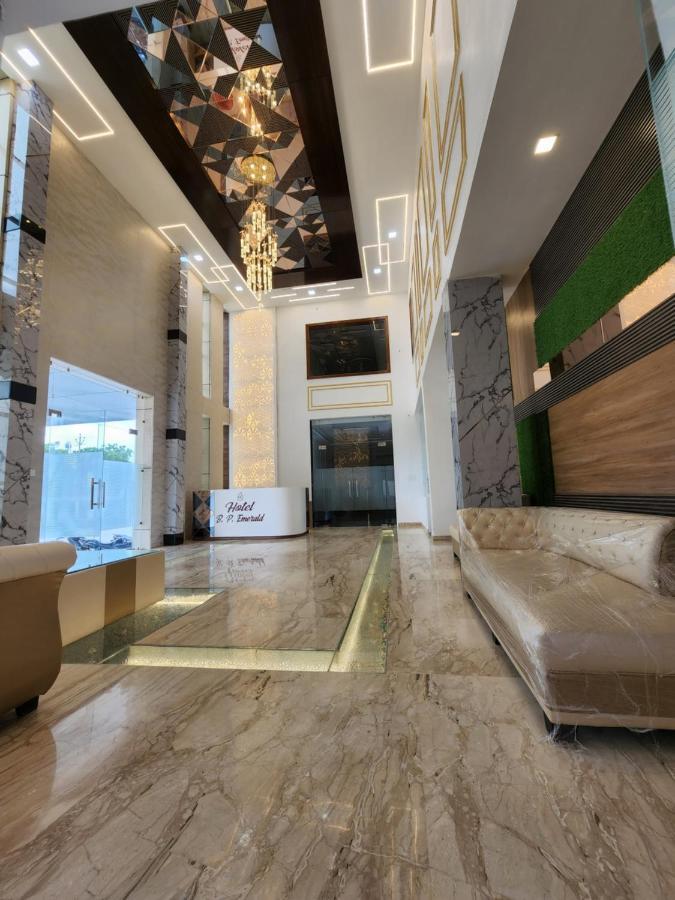 Hotel B P Emerald 马图拉 外观 照片