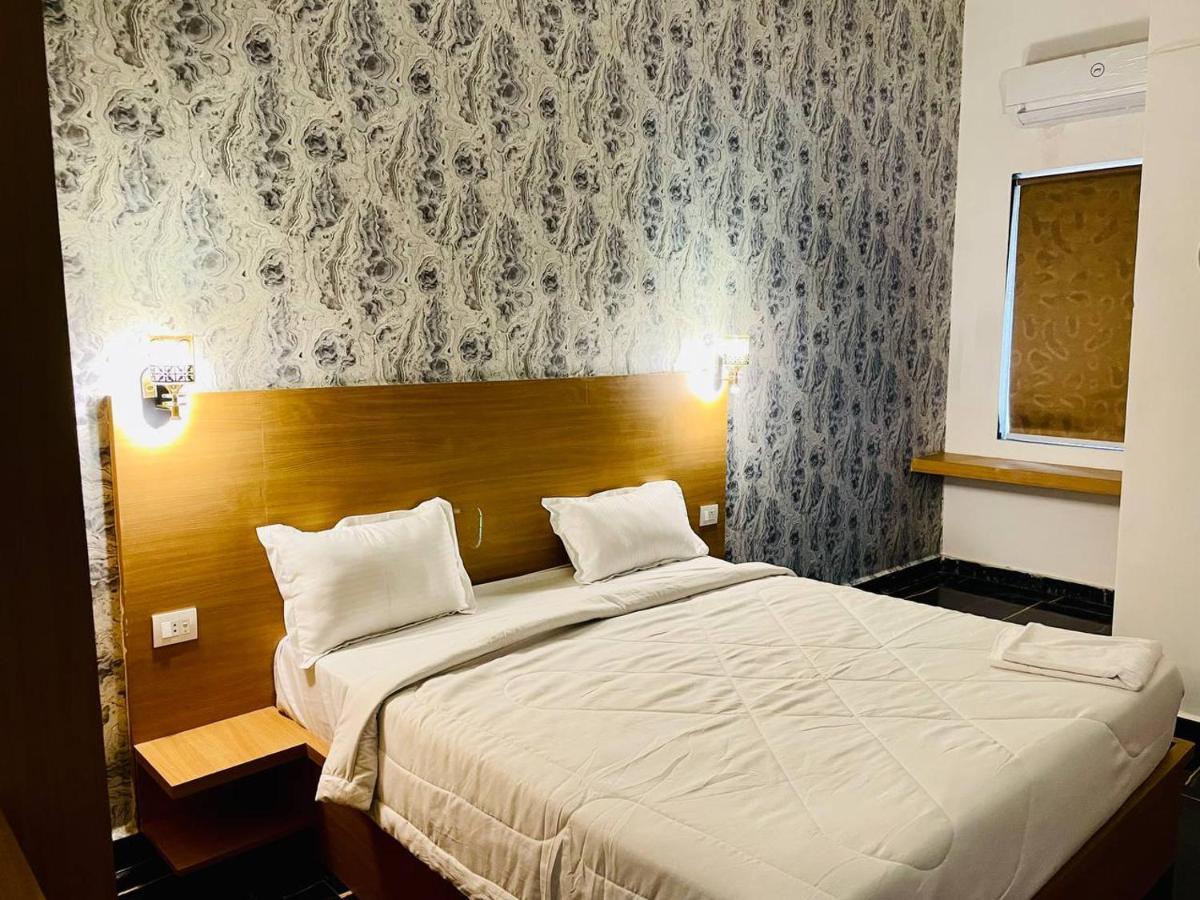 Hotel B P Emerald 马图拉 外观 照片